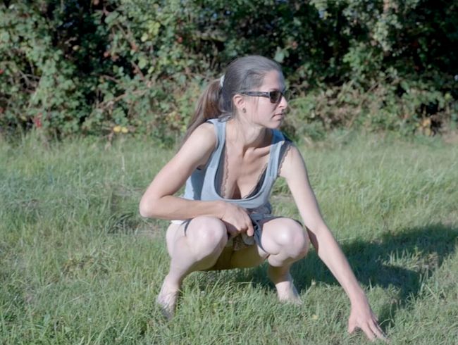 Download: natuerlichreiten - Pipi im Sonnenschein auf der Wiese gemacht