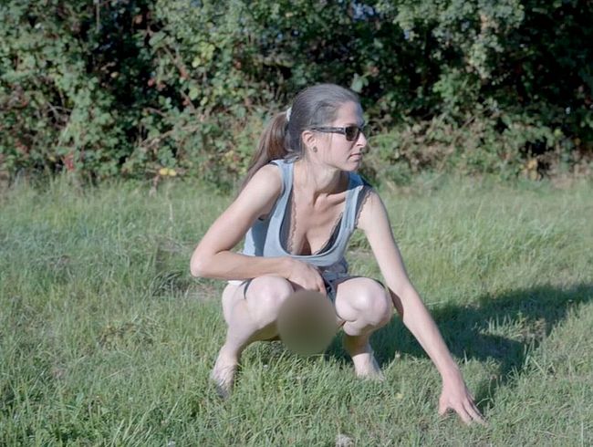 Download: natuerlichreiten - Pipi im Sonnenschein auf der Wiese gemacht