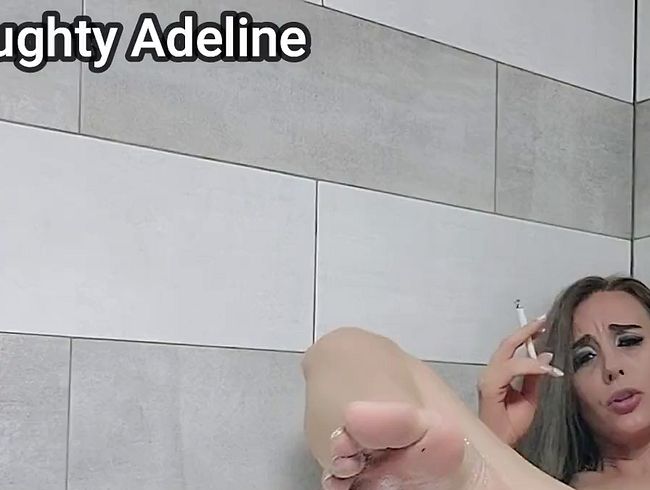 Download: naughtyadeline - Fick meine enge Muschi mit einem großen Dildo im Badezimmer