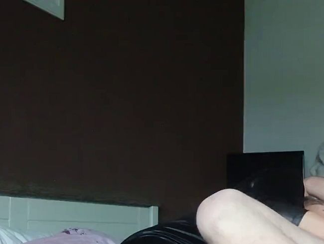Download: nylonjunge - Geiler Sex mit Goldschatz59 im Wetlook Catsuit