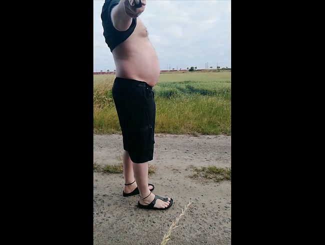 Download: nylonjunge - Kleiner Spaziergang in der weißen Unterhose