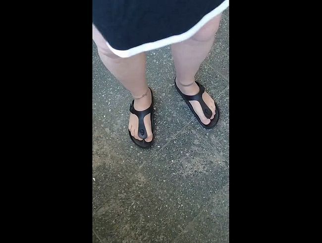 Download: nylonjunge - Nylonfüsse im Treppenhaus