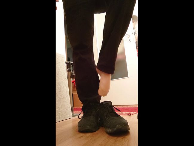 Download: nylonjunge - Frisch vom Einkaufen am Morgen