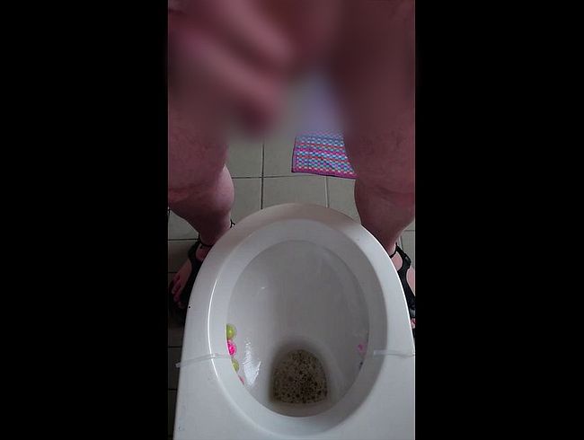 Download: nylonjunge - Nylonjunge pisst am Morgen von Neujahr