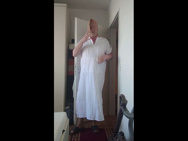 Download: nylonjunge - Carmen Nylonjunge im weißen Kaftan und Strumpfhose