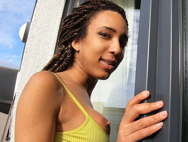 Download: old-guy - Old-Guy lässt sich von junger Rasta-Schlampe durchblasen, fickt die Sau und spritzt sie voll…