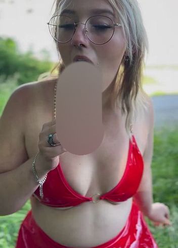 Download: onlymiasophie - Outdoor blowjob