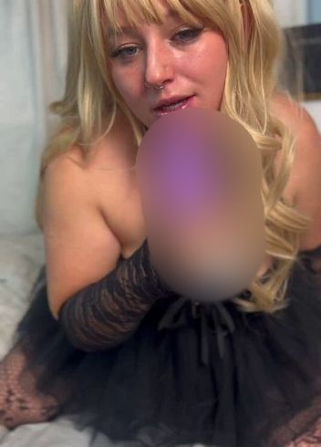 Download: onlymiasophie - Just me, my thoughts… and something new to play with ??