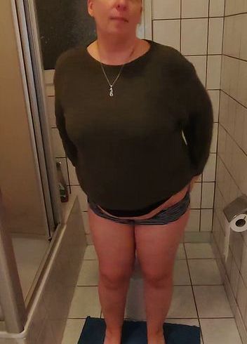 Download: paarjoergtina - Pissen Beweis Video für Natursektliebhaber