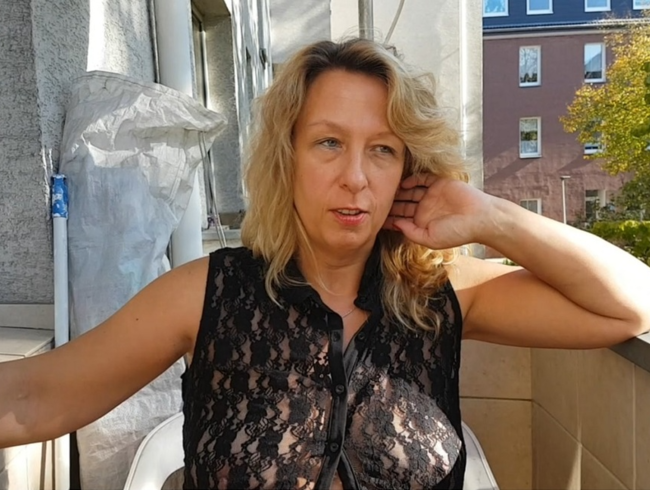 Download: paarjoergtina - Pissen auf dem Balkon