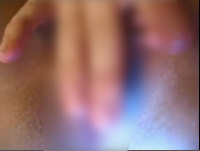 Download: paarjoergtina - Tina fingert ihre Möse