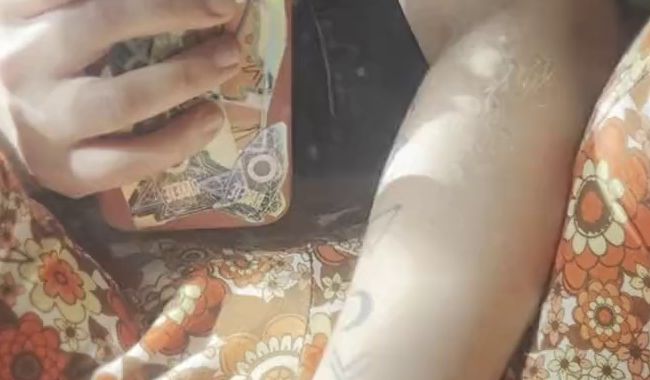 Download: paulinaxoxo - Geil auf Mitbewohnerin - ich ficke mich vor dem Spiegel