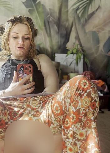 Download: paulinaxoxo - Geil auf Mitbewohnerin - ich ficke mich vor dem Spiegel