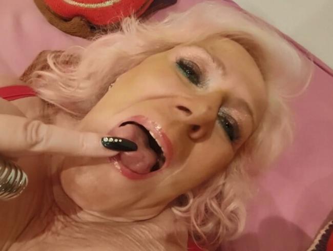 Download: pure-vicky - Völlig geil meine Fotze gewichst, bis sie schmatzt und ausläuft