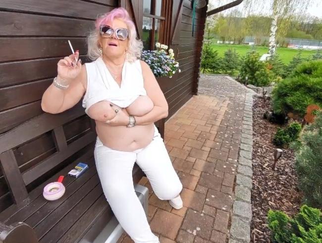 Download: pure-vicky - Zigarette und öffentliche Ttten Massage nach dem Frühlingsfest