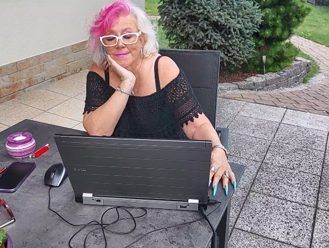 Download: pure-vicky - Geiler versauter Nachrichten Chat auf Terrasse