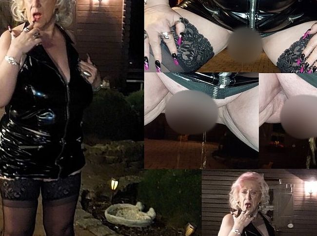 Download: pure-vicky - Auf dem Weg zum Date Outdoor gepisst!!!