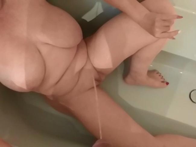 Download: pures_paar - in der wanne vollgespisst.. ..