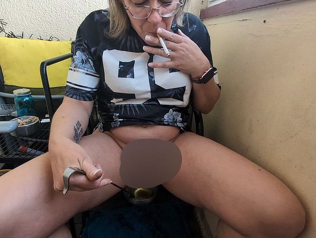 Download: pussycat33 - Pissen und Rauchen .