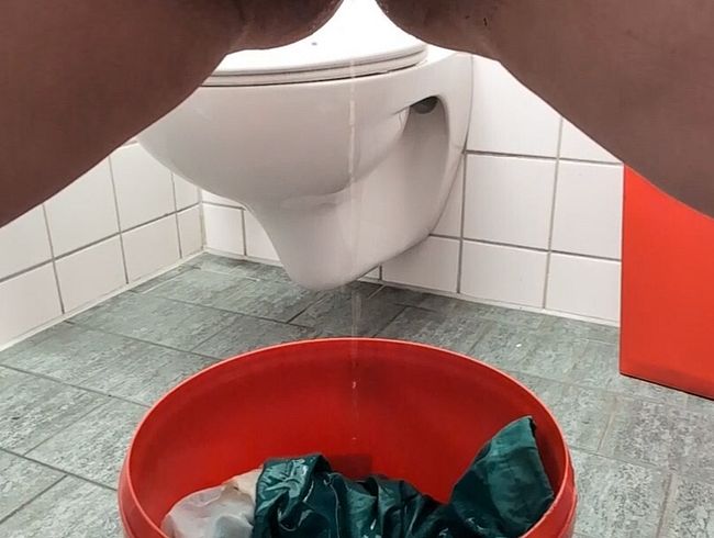Download: pussycat33 - Ich Piss die grüne Jacke voll .