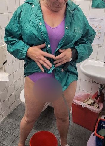 Download: pussycat33 - Ich Piss die grüne Jacke voll .