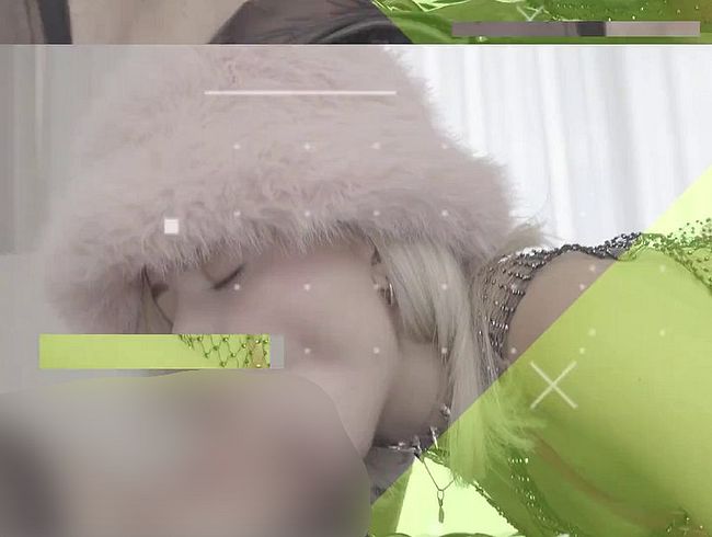 Download: rubberduck9999 - Süsses Cute Coquette Mädchen in Latex gefickt in den Arsch