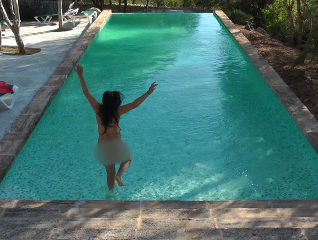 Download: salmadenora - Ich pisse am Pool