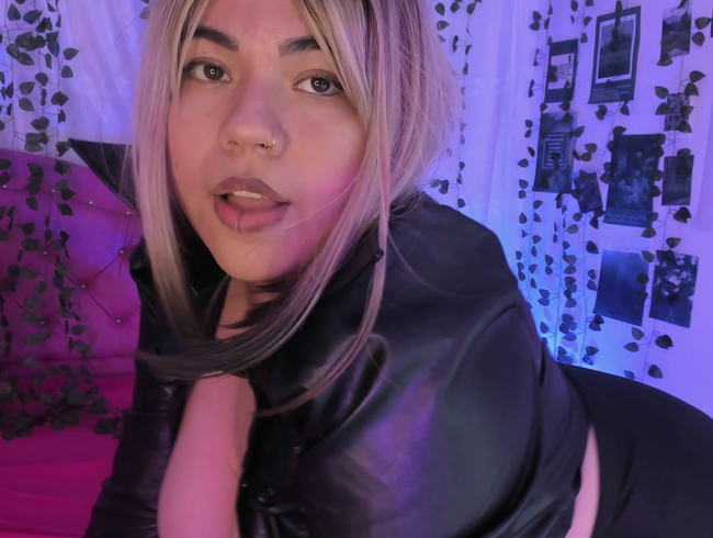 Download: samanta-cutexxx - sexy Blondine und ihr Lederanzug