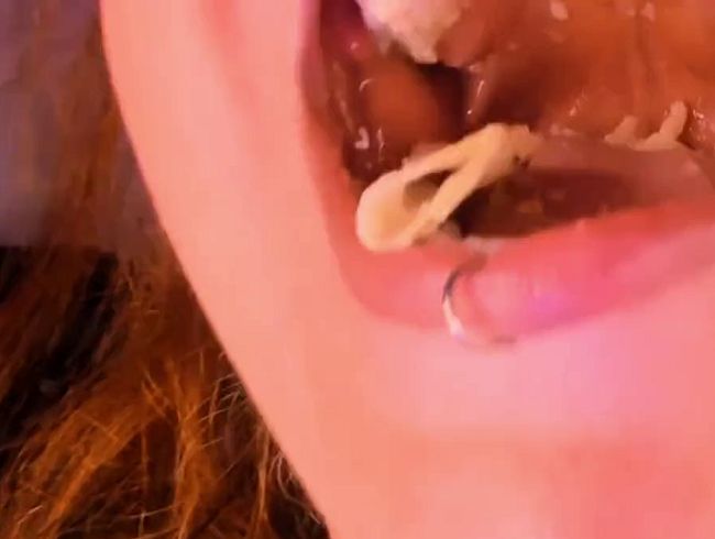 Download: samanta-cutexxx - Mundfetisch, Essen kauen