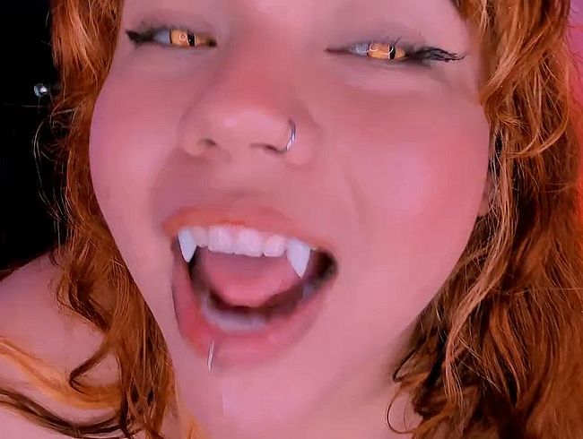 Download: samanta-cutexxx - Sexy Vampiraugen und Reißzähne machen Ahegao Dirty Talk