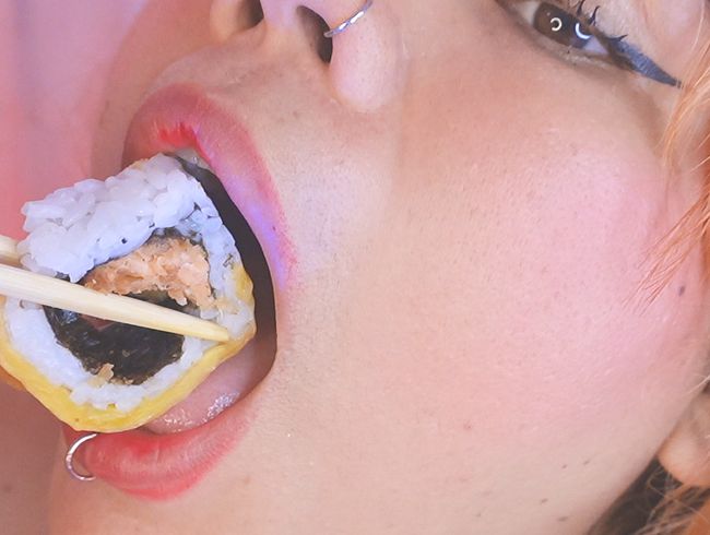 Download: samanta-cutexxx - Leckeres Shushi und Passionsfrucht essen