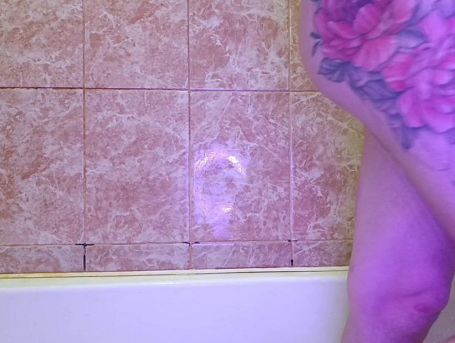 Download: sansaniz1964 - Großen Dildo in Badezimmer blasen