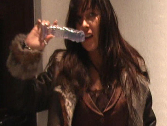 Download: saskia-farell - Im Hotelflur mit dem Dildo gefickt..