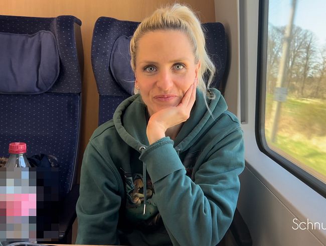 Download: schnuggie91 - Mitten im Zug! Konnte die Finger nicht von mir lassen