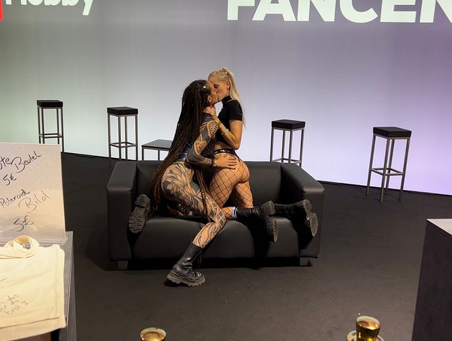 Download: schnuggie91 - Wilde Girls! Public auf der Venus!!