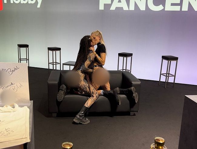 Download: schnuggie91 - Wilde Girls! Public auf der Venus!!