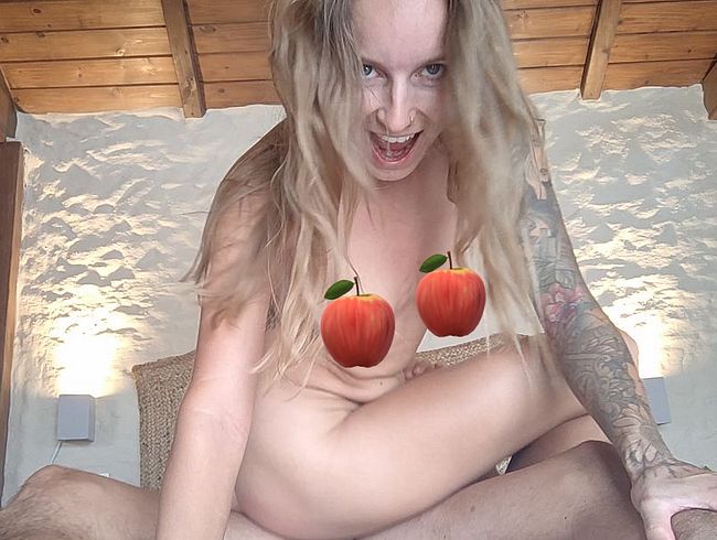 Download: sex-commune - Nach der Gartenarbeit musste dringend das Arschfötzchen und Pussy gefickt werden!