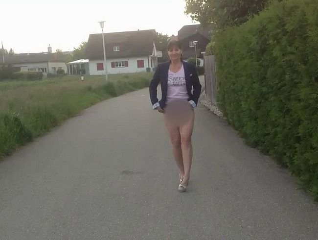 Download: sexiluder - Spazieren ganz Privat am See; zeige ich meine nasse Fotze & Arsch jedem der es sehen will