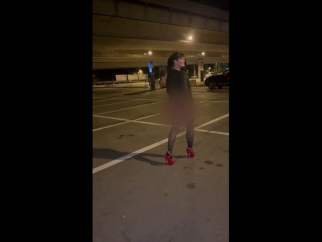 Download: sexiluder - Die devote dauergeile Hobbyhure Angi zeigt sich öffentlich schamlos auf dem Parkplatz