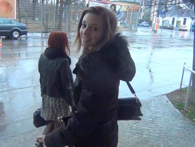 Download: sexyRia - Extrem Public Piss