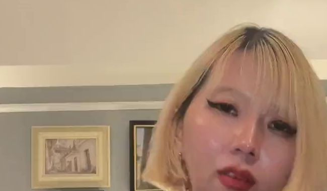 Download: sexy_saku - Kurz allein mit meinen Titten… und du darfst zusehen