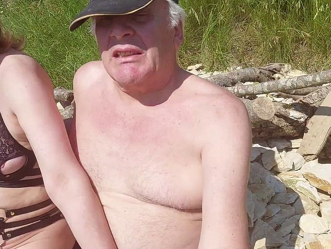 Download: sexyhexy683 - der Fotograf muss herhalten und wird abgewixxt