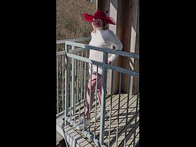 Download: sexyhexy683 - Schaulaufen auf dem Aussichtsturm 01 kein ton