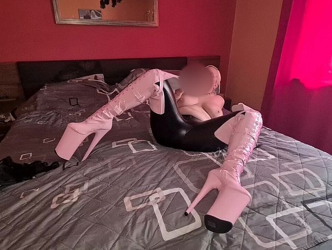 Download: sexymaus5711 - Geiler Fick in Asthetic Black Pants und Pink Lack Overknees