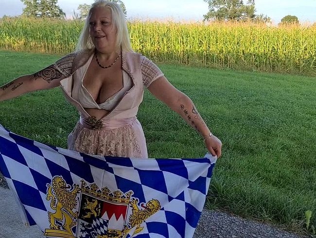 Download: sexymaus5711 - O zapft is!!! geiler blowjob im Dirndl