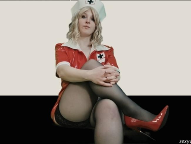 Download: sexyvenushuegel - Krankenschwesterschülerin Moni fotzt auf