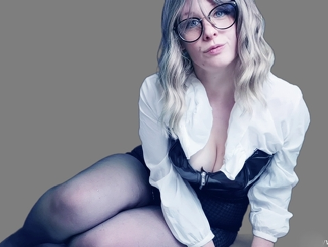 Download: sexyvenushuegel - Sekretärinpisse - Chef darf glotzen