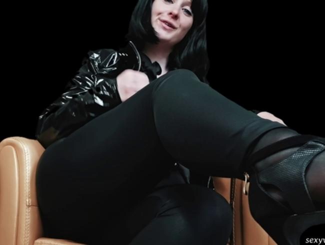 Download: sexyvenushuegel - Lehrstunde bei Kira für Wichsi Ralf