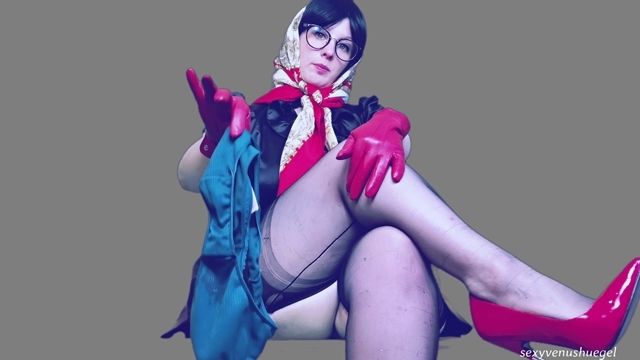 Download: sexyvenushuegel - Vermieterin bestellt dich ein