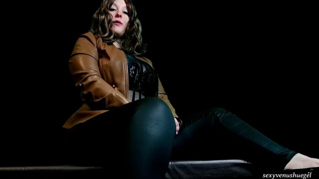 Download: sexyvenushuegel - Bitte Bitte darf ich meinen Samen fressen